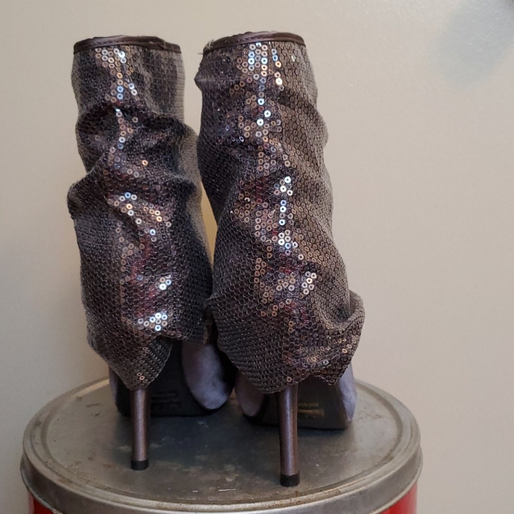 Metallic gray sequin booties - Picture 4 of 7